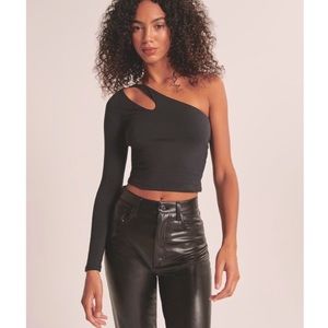 A&F Asymmetrical One-Shoulder Long-Sleeve Top size M